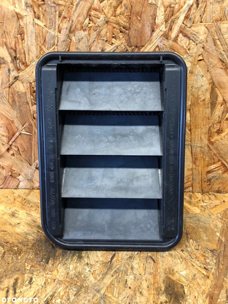 фото №1, Решітка вентиляційна задня bmw i3 i01 f20 f45 9201647