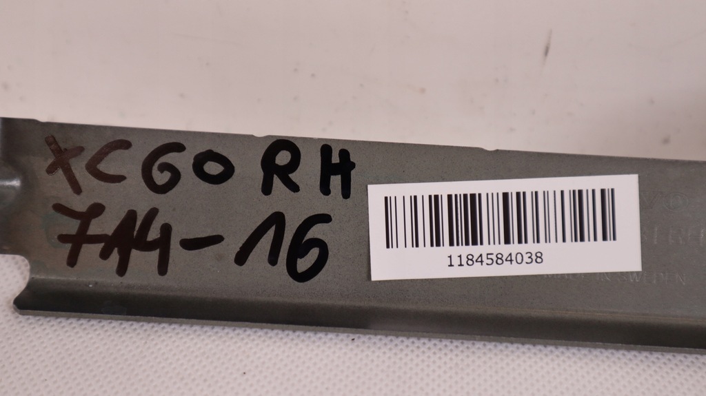 фото №7, Volvo xc60 ii кронштейн крила праве перед 714-16 31424581