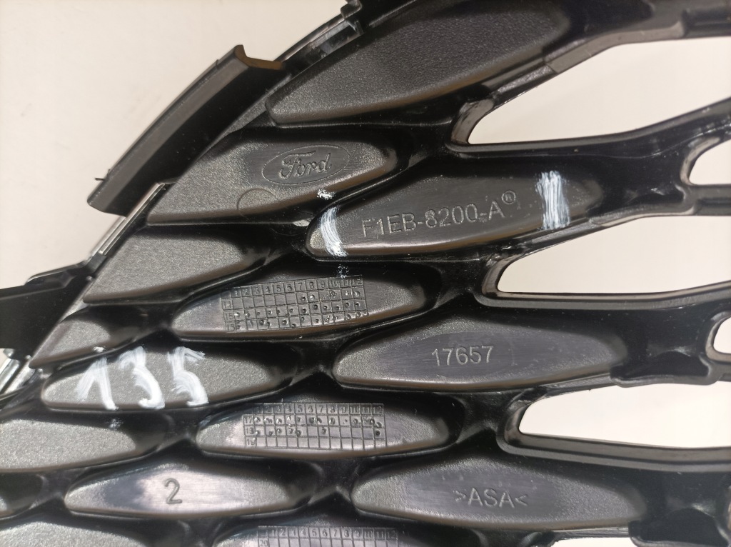 Ford focus mk3 3 решётка бампера перед нижняя f1eb-8200-a Киев