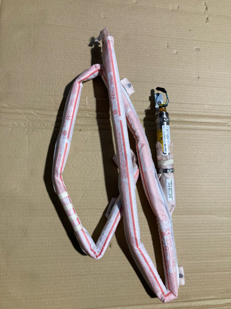 фото №1, Шторка безпеки права vw passat b8 3g0880742d