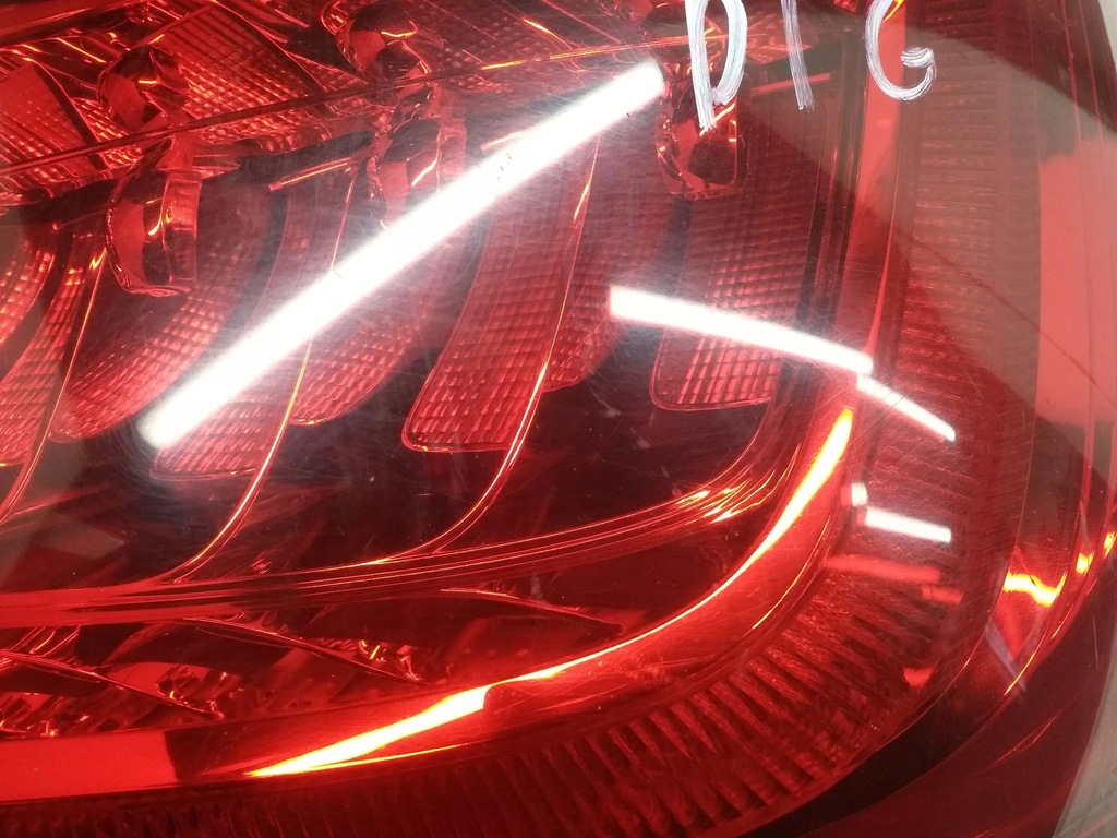 фото №10, Audi q7 4l 2012 права сторона лампи задній кришки багажника