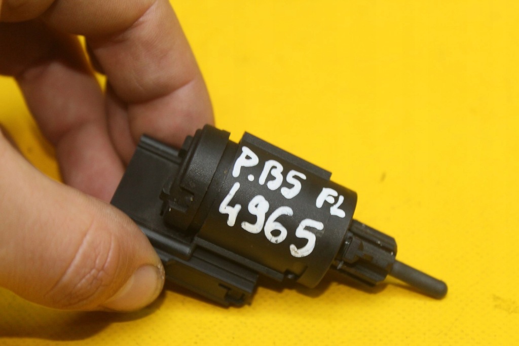 фото №7, Датчик свет стоп-сигнал passat b5 1.9tdi 3b0945511a