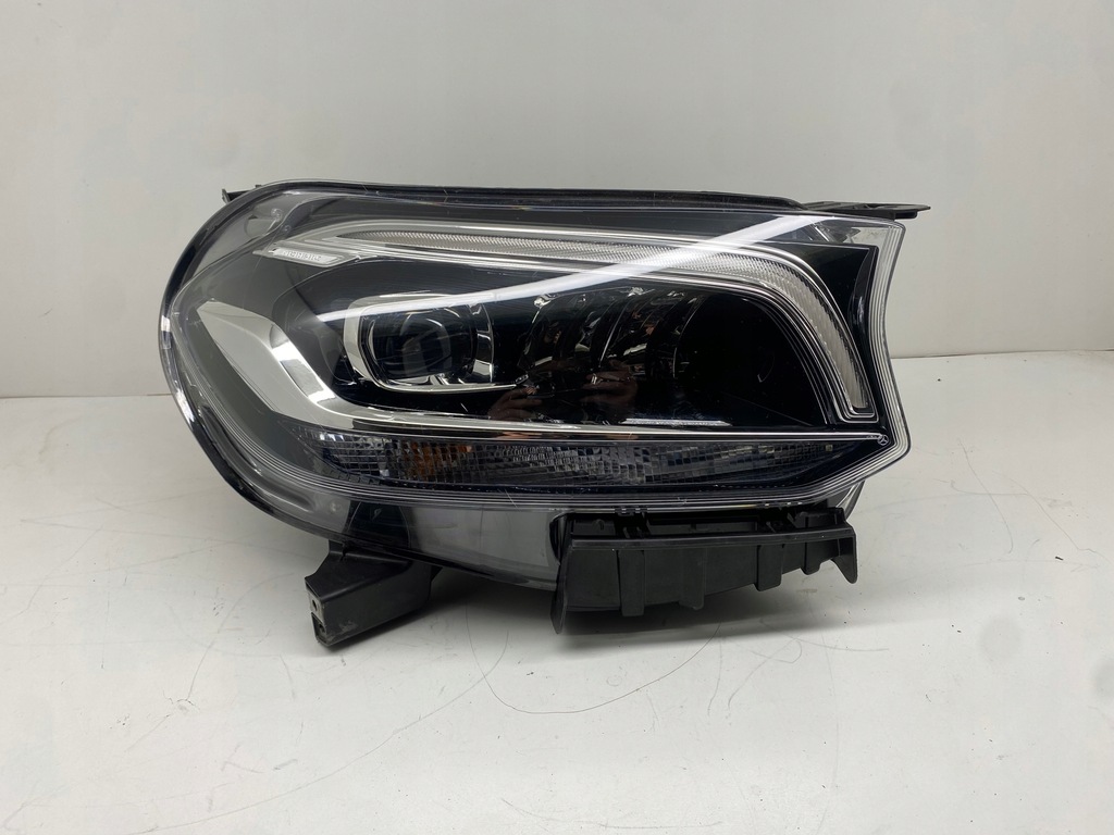 фото №1, Mercedes x klasa w470 правая лампа перед led high performance ory eu
