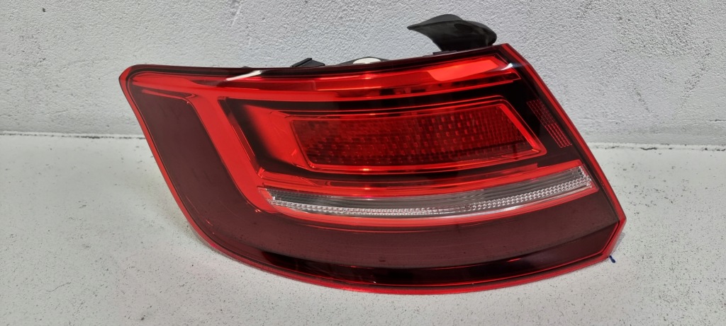 фото №1, Audi оригінальний номер 8v4945069 лампа задня