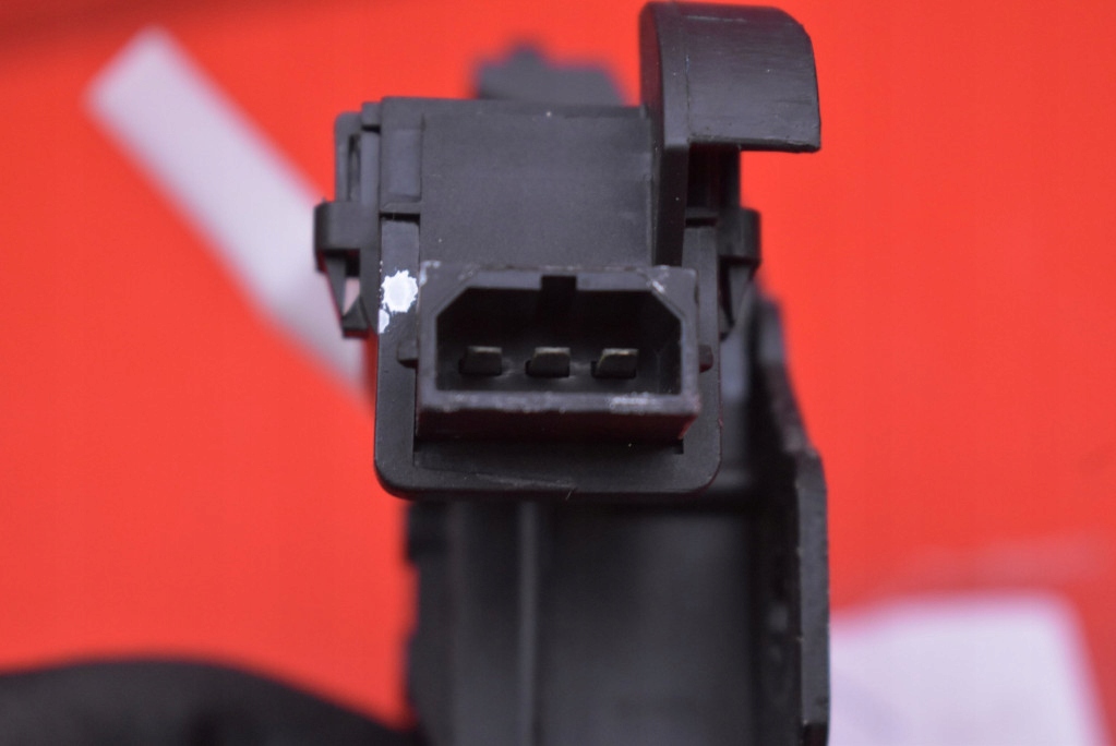 фото №6, Замок крышки задняя багажника 8p4827505c audi q7 4l 05-09