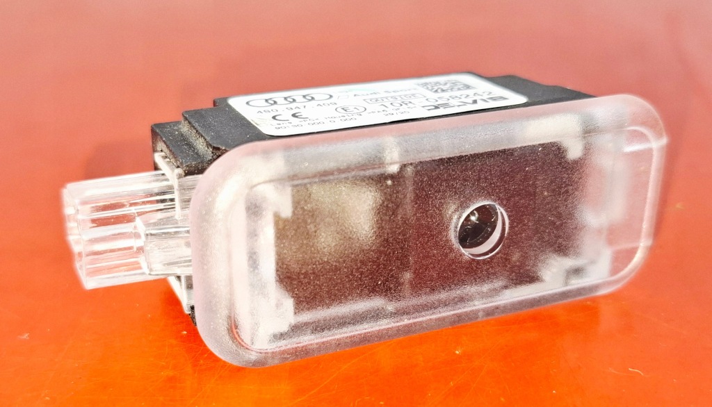 фото №1, Audi оригинальный номер лампа проектор 4s0947409