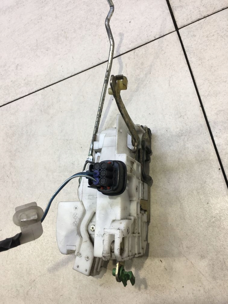 фото №7, Замок дверь правый перед toyota avensis t22