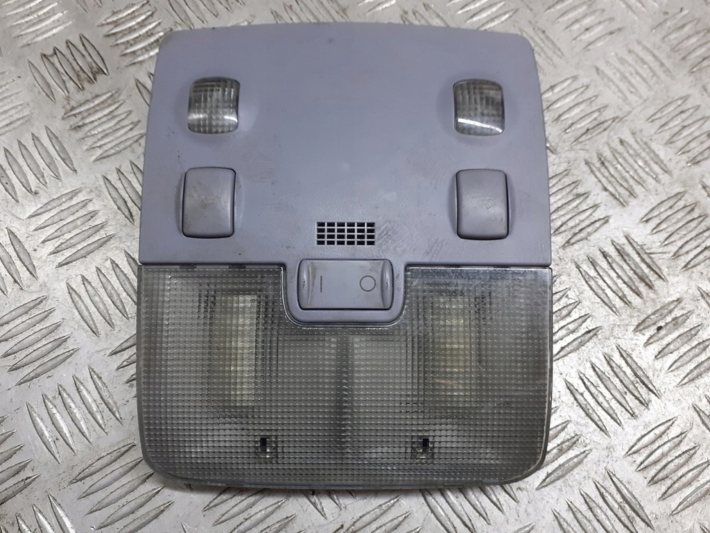 фото №1, Освітлення кабіни перед audi a3 8l 8l0947111d