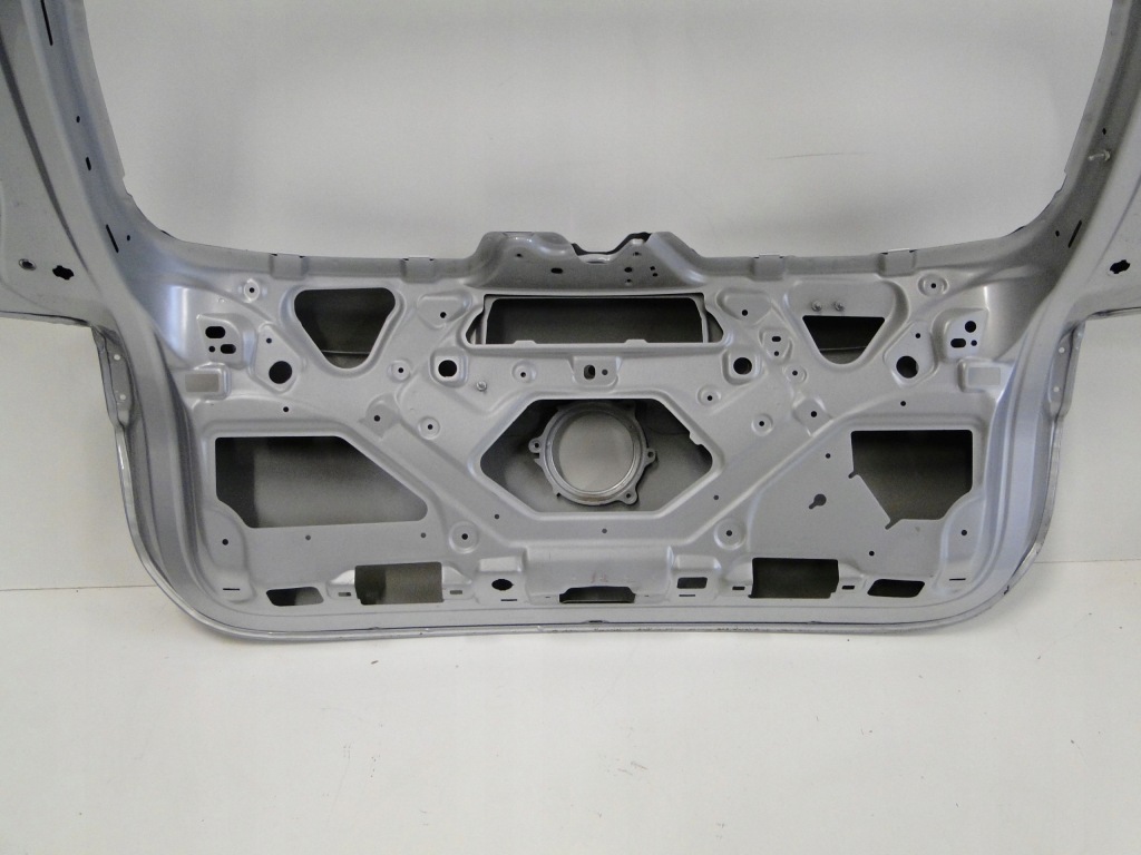 Mercedes eqa h243 243 крышка багажника задняя багажника задний  серебристая с Разборки