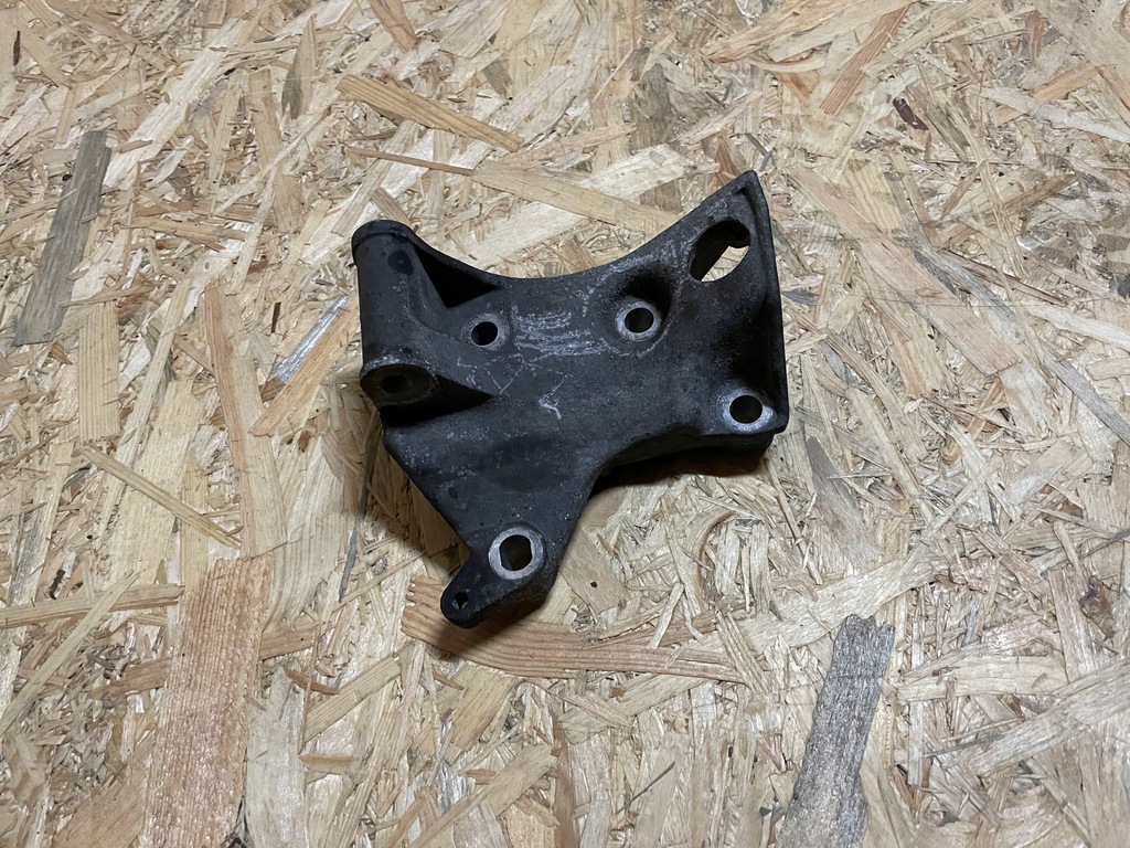 фото №1, Кронштейн кронштейн генератора dacia sandero i 1 1.2 16v 7700864288