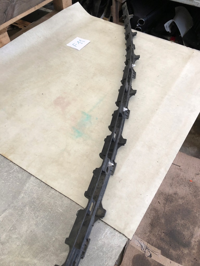 фото №1, Напрямна поріг лівий vw passat b8 106501300100