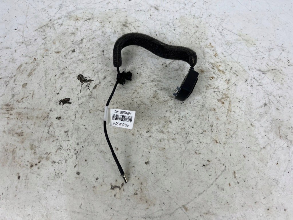 Купити Антена gps плавник tesla model x 106076400a