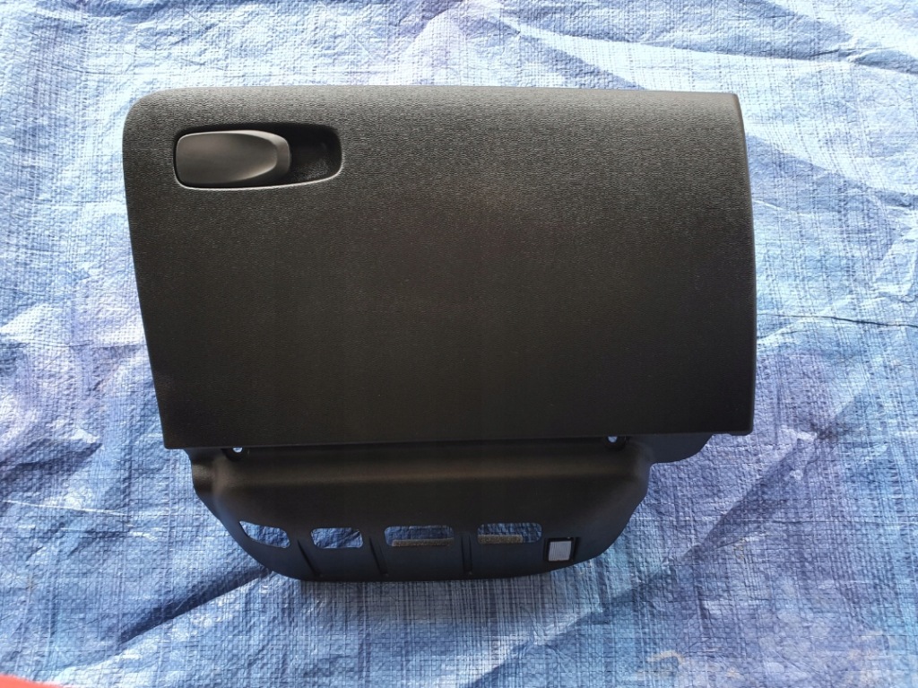 фото №1, Volvo xc40 бардачок панелі пасажира 31442718