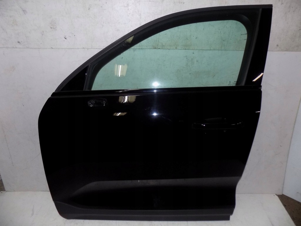 фото №1, Volvo xc40 r-design дверь левый перед полный лак 019