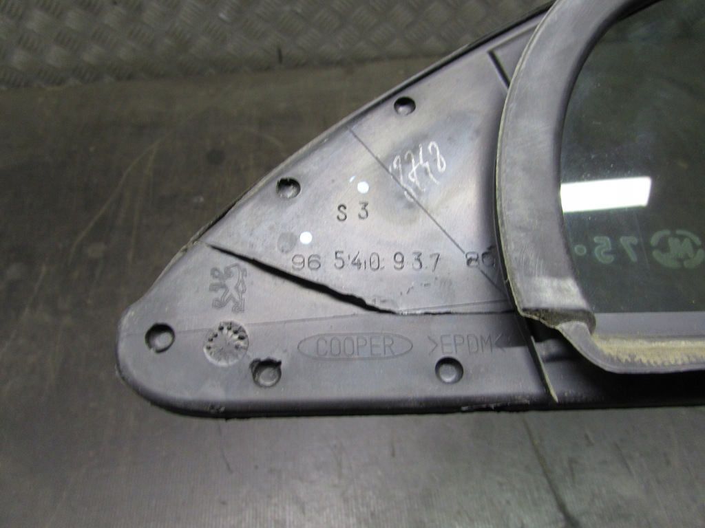 фото №9, Скло трикутник правий перед peugeot 407 04-11r dot24 m25 as2