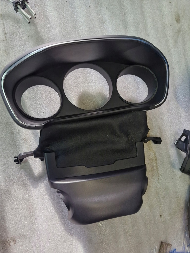 фото №1, Renault оригинальный номер 682646951r 484717041r рамка спидометра megane iv