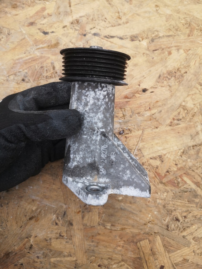 фото №2, Grand cherokee wk2 ролик кронштейн 6.4