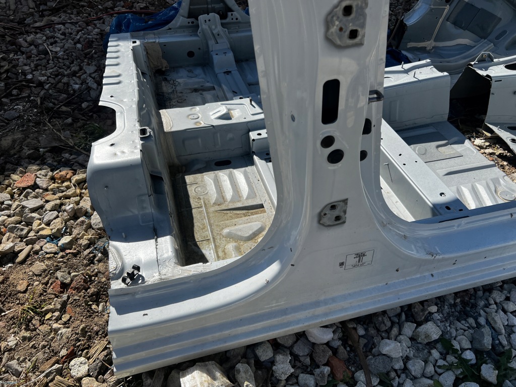 фото №4, Чверть поріг блок двигуна правий dacia sandero iii