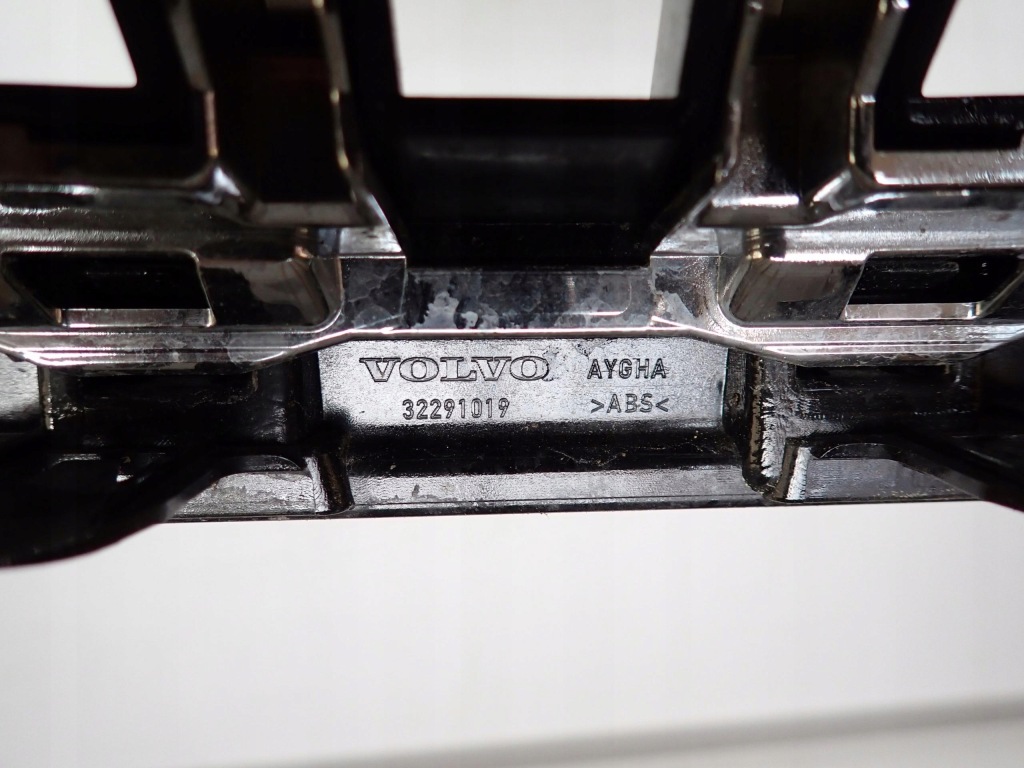 Volvo xc60 2 2 рестайлінг  21- решітка радіатора решітка  радіатора 32291019 Оригінал