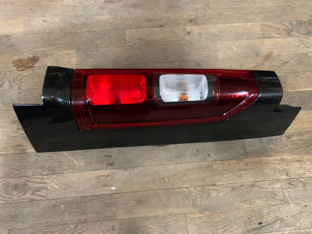 фото №1, Vivaro b trafic iii лампа правый задняя po дверь ted68