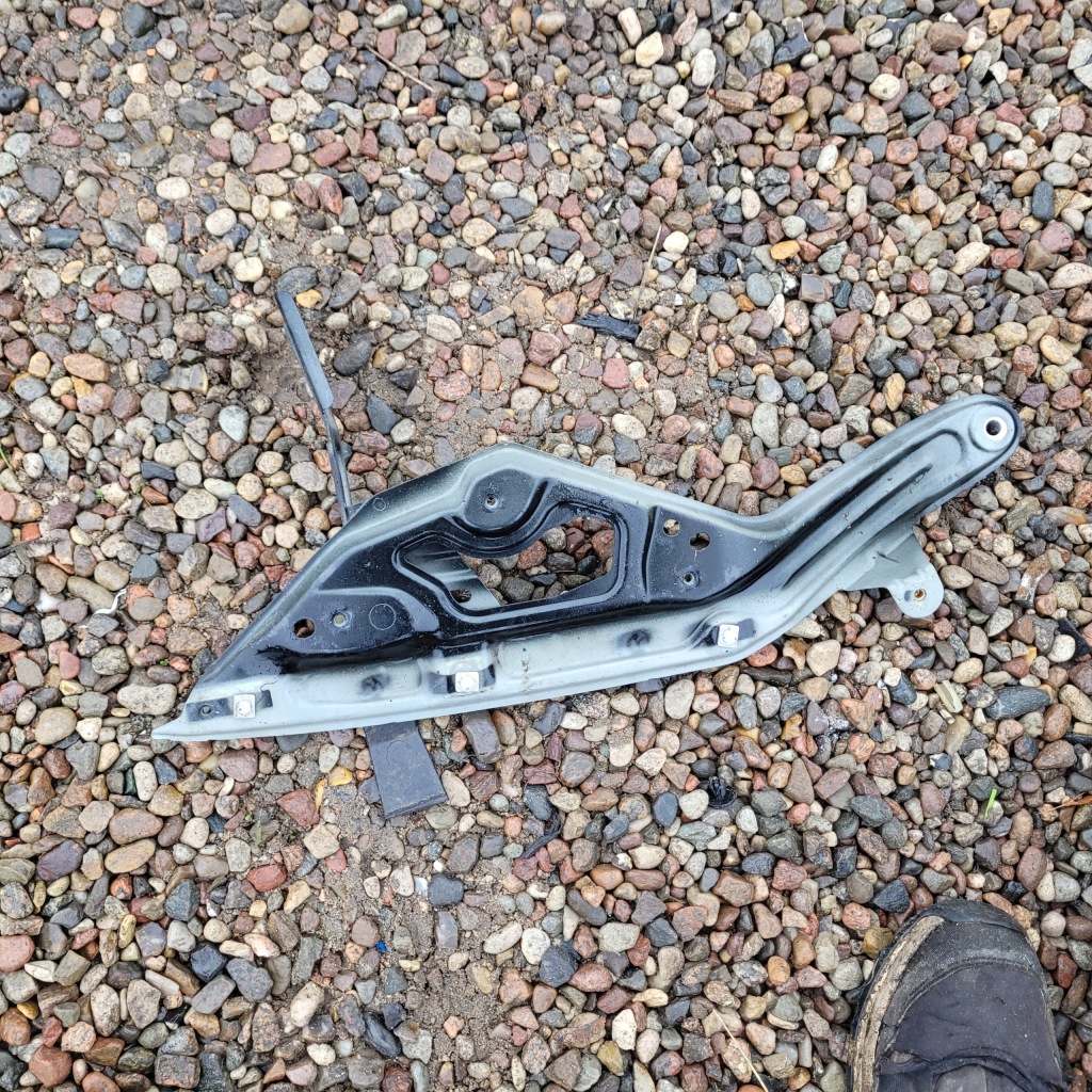 фото №1, Кронштейн поперечина перед renault twingo iii 631476725r