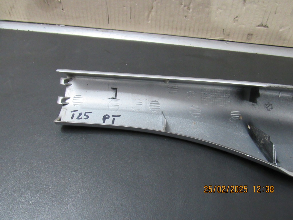 Заглушка рейлінг правий задні toyota avensis 2 t25 Оригінал