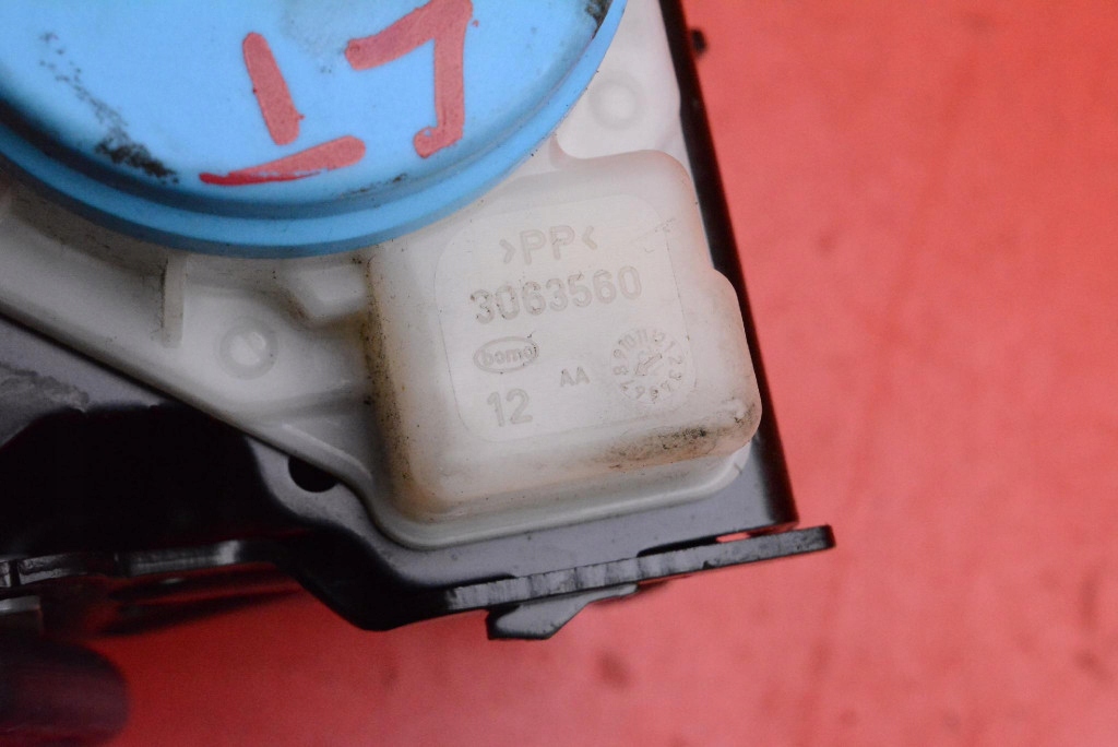 Ремень безопасности левый задний  eu 308173399228-ab mercedes cla c117 13-16 Оригинал