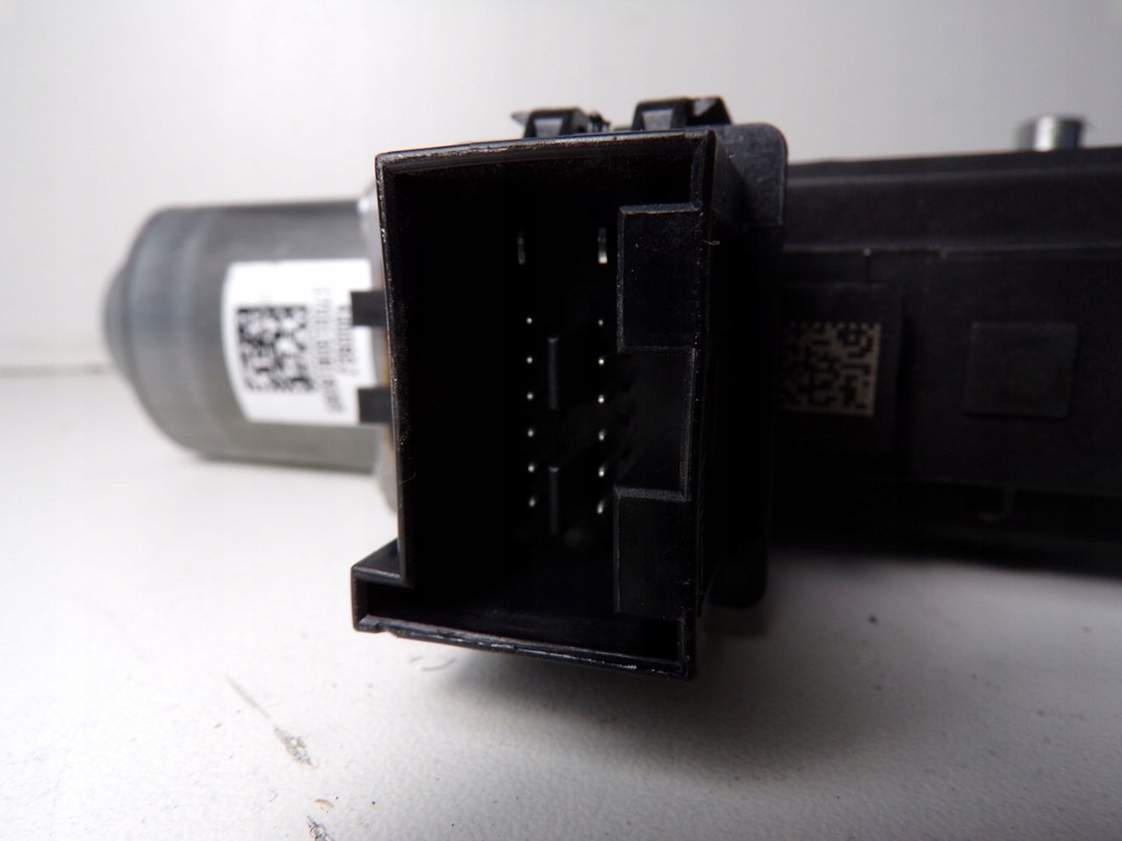 фото №9, Моторчик стекло volkswagen оригинальный номер 6r0959811t