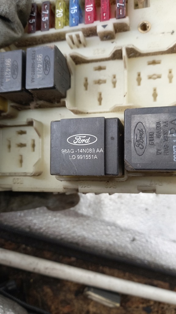 фото №2, Коробка предохранителей ford focus 99r hb