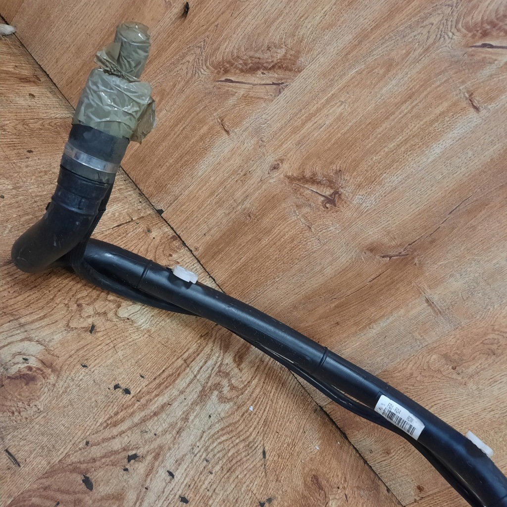 Bmw f01 шланг заливной топлива 7185143 с Разборки