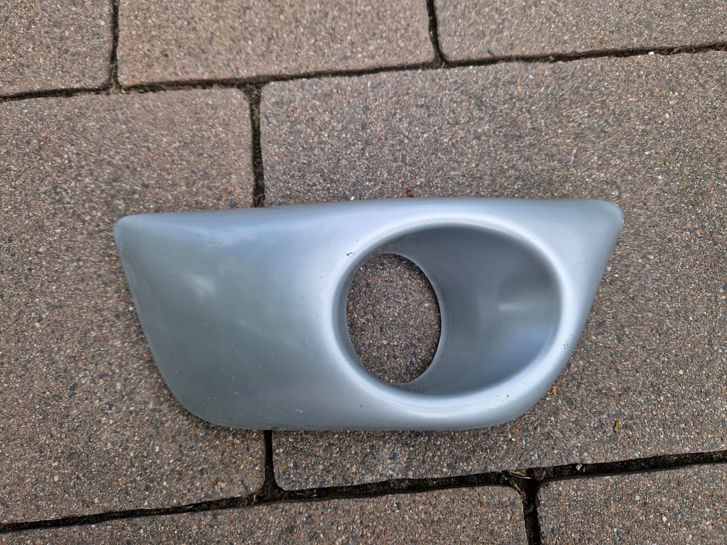 фото №1, Sandero ii stepway решётка бампера правая 261a20107r 12-2016