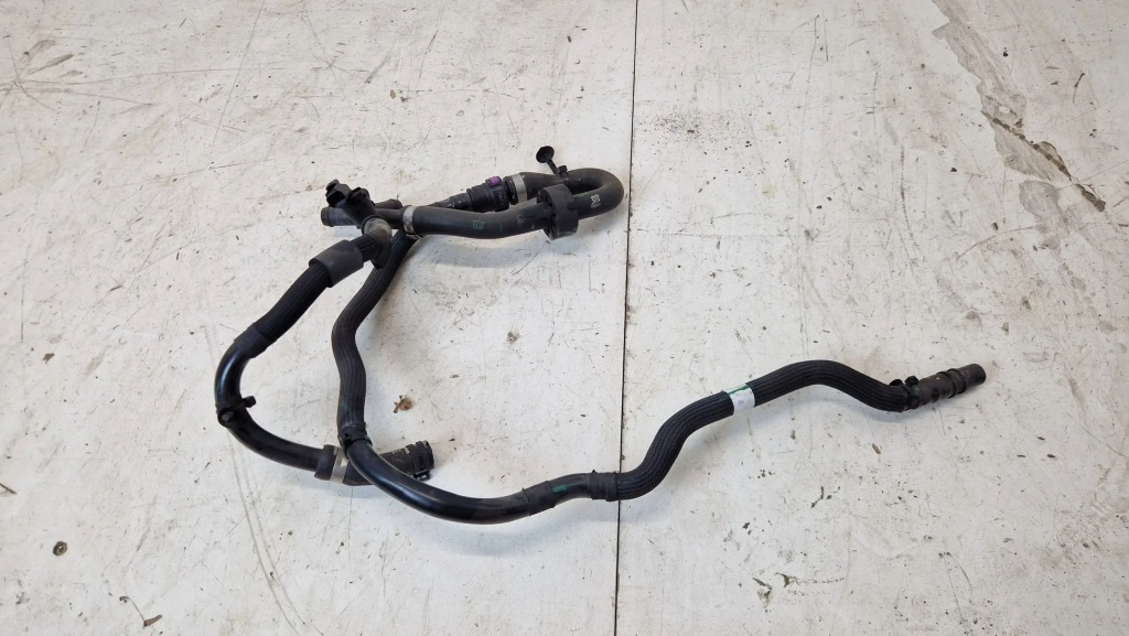 Купити Патрубок шланг трубка води радіатора jaguar i-pace j9d3-8d320-ad