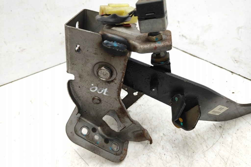 фото №8, Педаль зчеплення hyundai sonata v nf 9384038000 2.0l дизель 103kw 2006