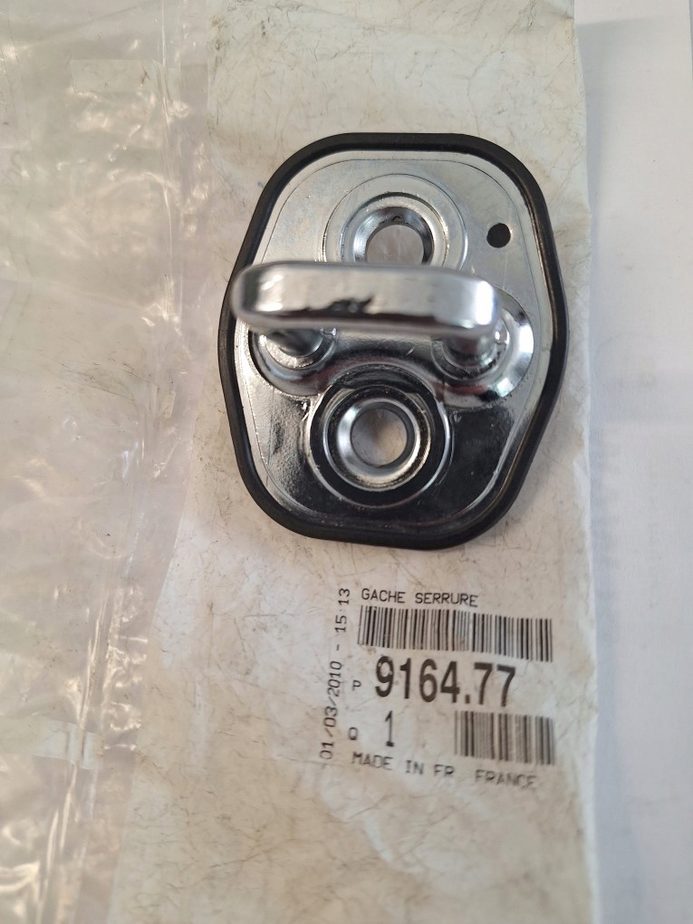 Купити Гак замка дверей citroen peugeot оригінальний номер 916477