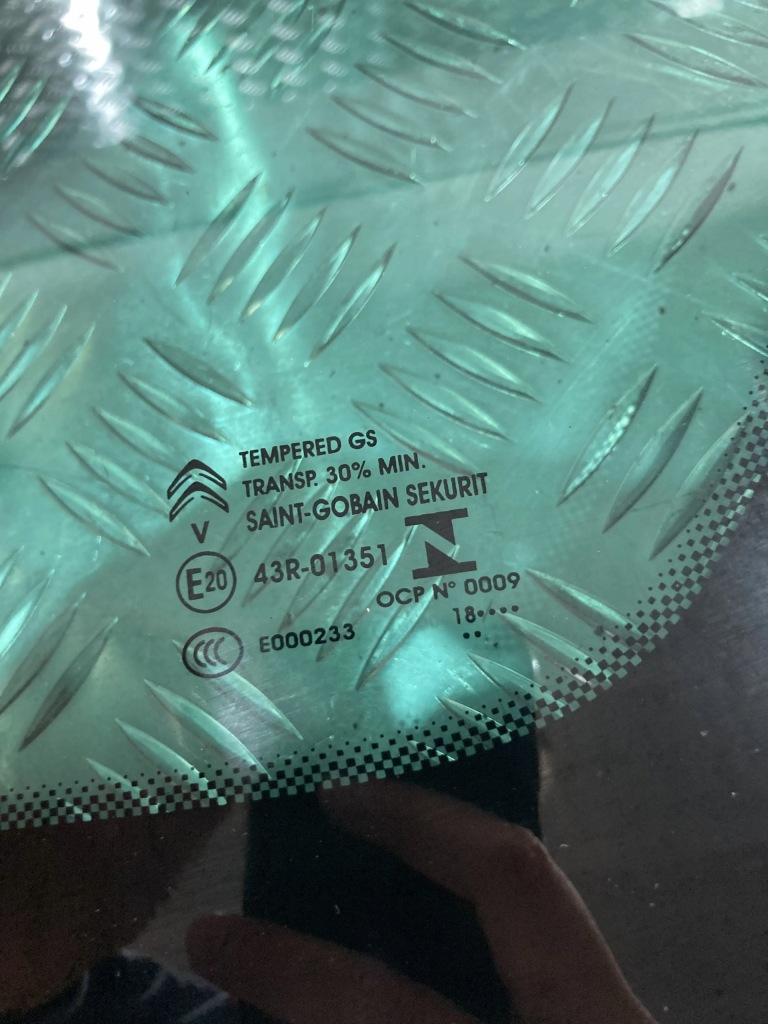 фото №2, Стекло кузовная правый задняя c3 aircross 2018r.