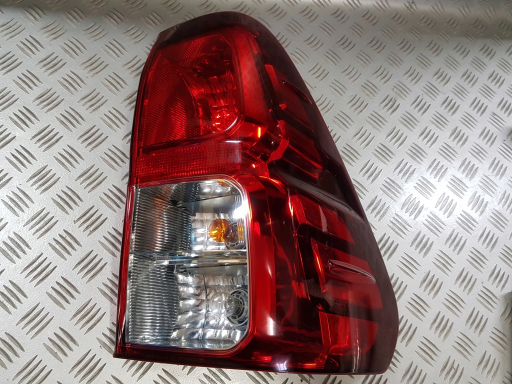 фото №1, Лампа правая правый задняя задняя toyota hilux 15 16 17