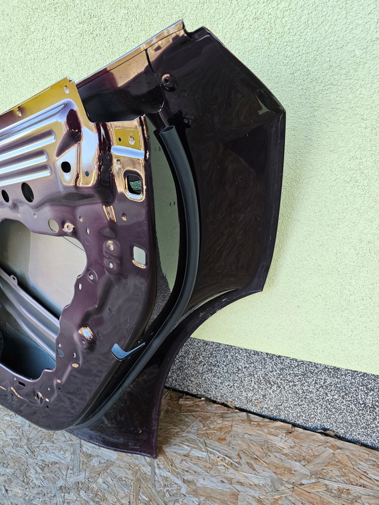 Дверь tesla y правое  задняя задние оригинал с Разборки