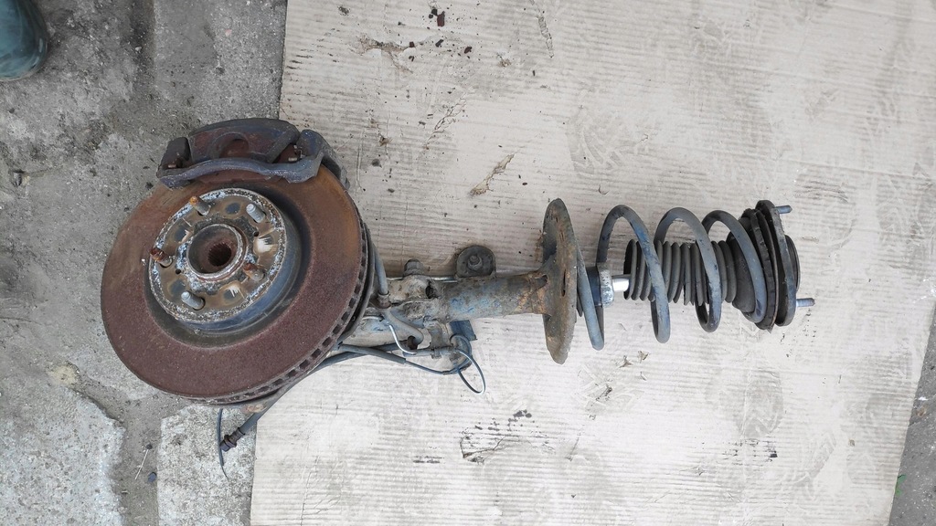 фото №1, Амортизационная стойка поворотный кулак левый prius plus 48520-47270