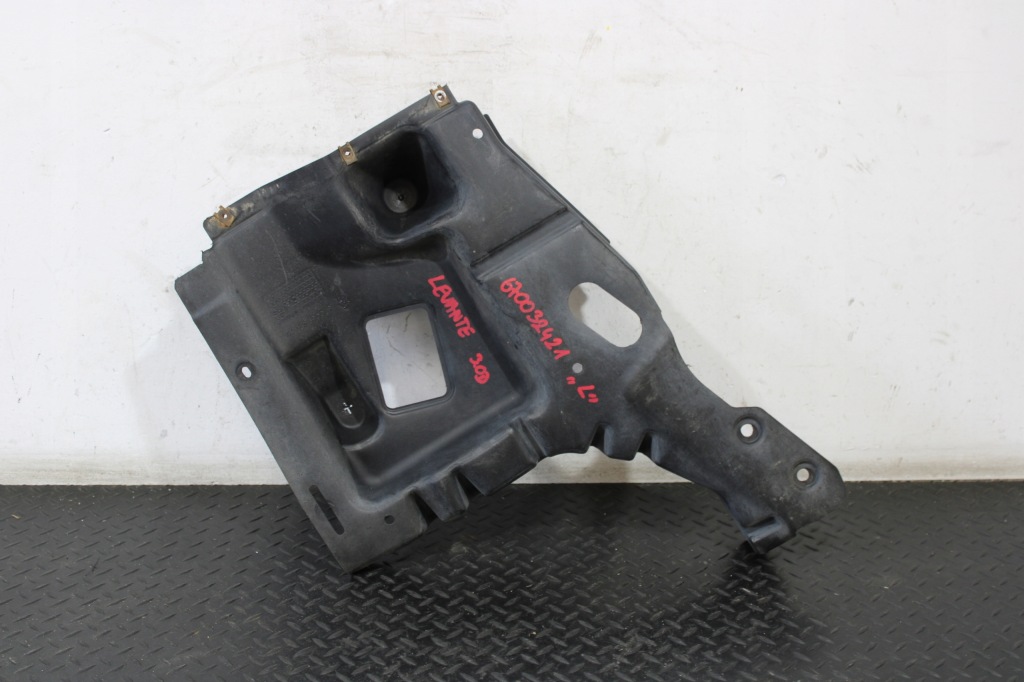 Купити Плита захист підвіска ліва maserati levante m161 670032421