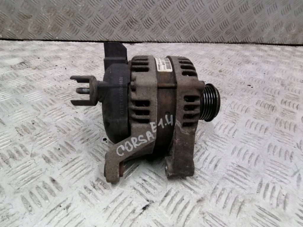 Купити Opel corsa e 1.4 16v генератор 13585666
