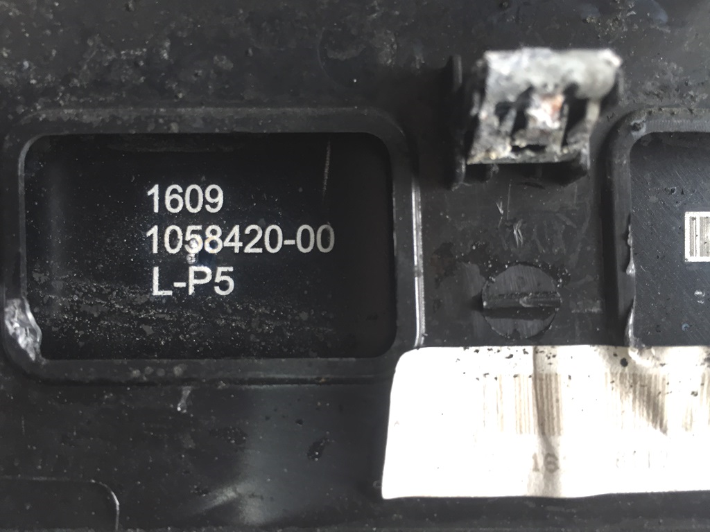 Молдинг захист двері ліва задній tesla x 1059629-00 Зі Шроту