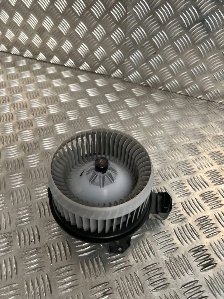 фото №1, Toyota land cruiser j150 воздуходувка обдув 8710360410