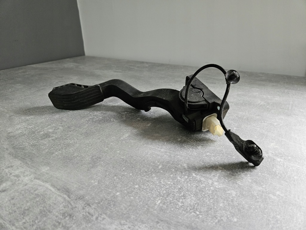 Купити Потенціометр педаль газу peugeot 307 citroen c4 9650889180