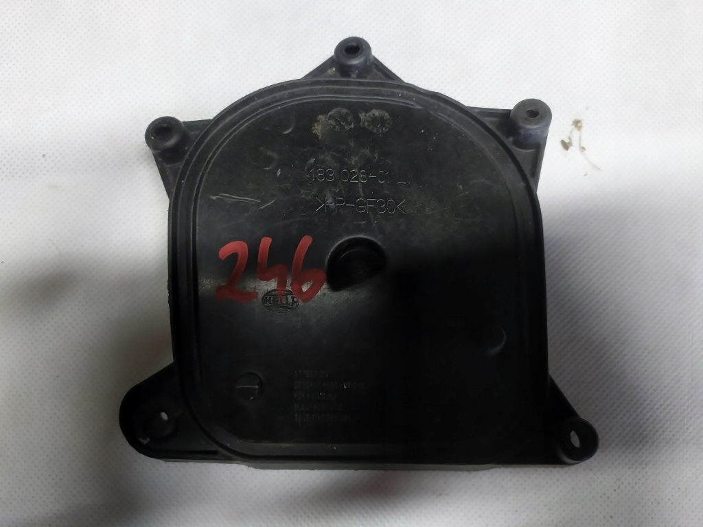 Купить Крышка заглушка лампы левый перед mercedes w212