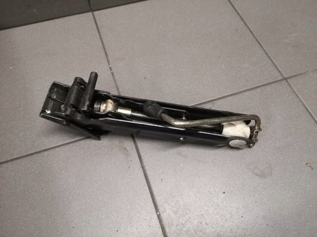 фото №1, Домкрат подъемник audi tt 8n 8n0011031a