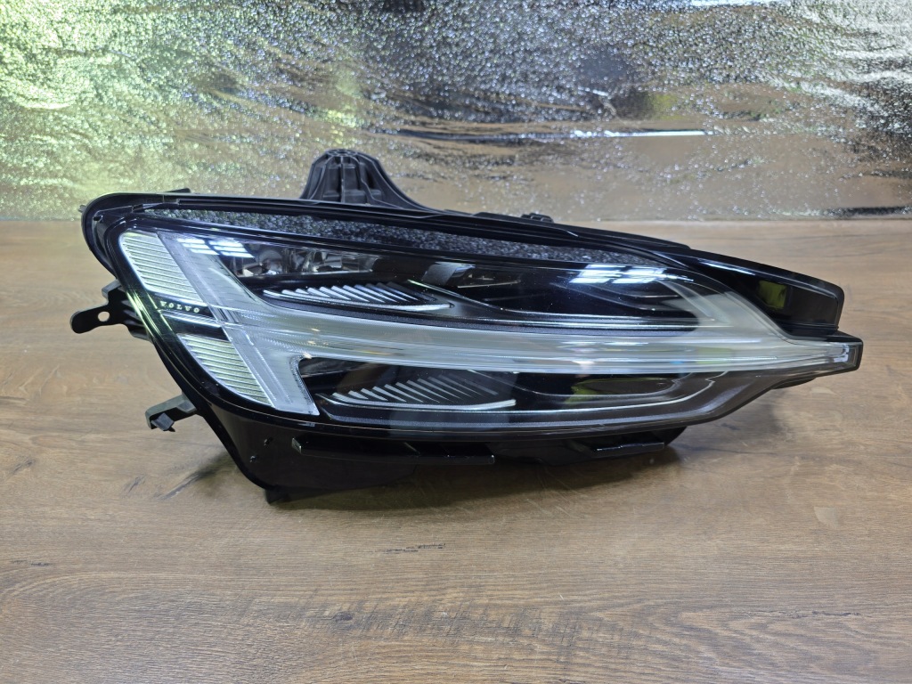 Купить Volvo v60 s60 18- фара перед передняя правый  full led 31656888