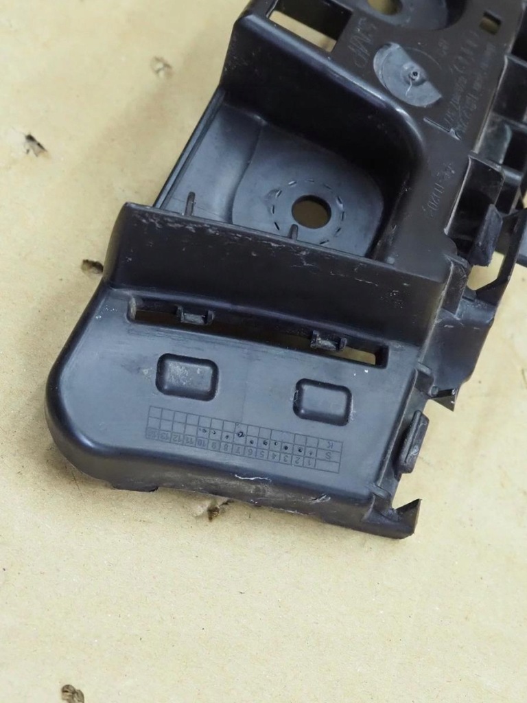 Купити Напрямна бампера лівий задня audi a1 ii 82a 82a807377