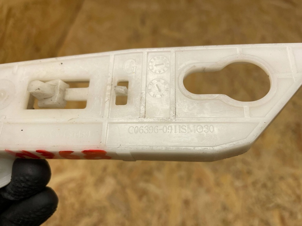 фото №10, Кронштейн направляющая бампера перед левый peugeot 308 ii t9 aa36136489 2013-