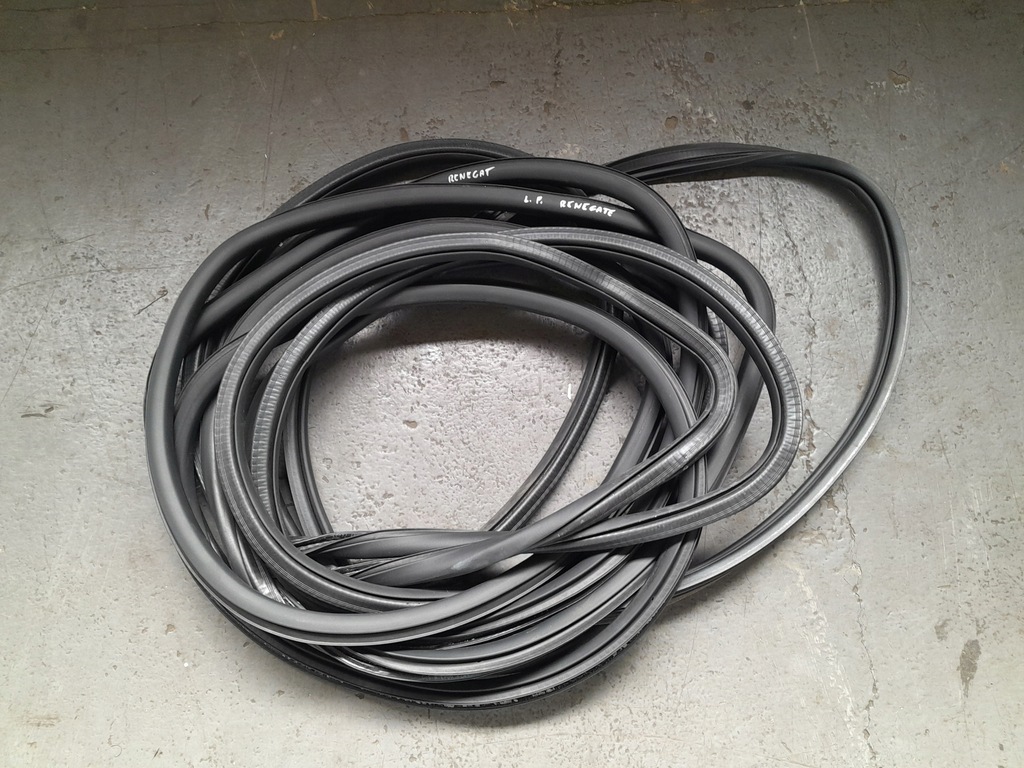 фото №1, Jeep renegade trailhawk 2014- 2.4 прокладка koroseryjna отверстие дверь крышки