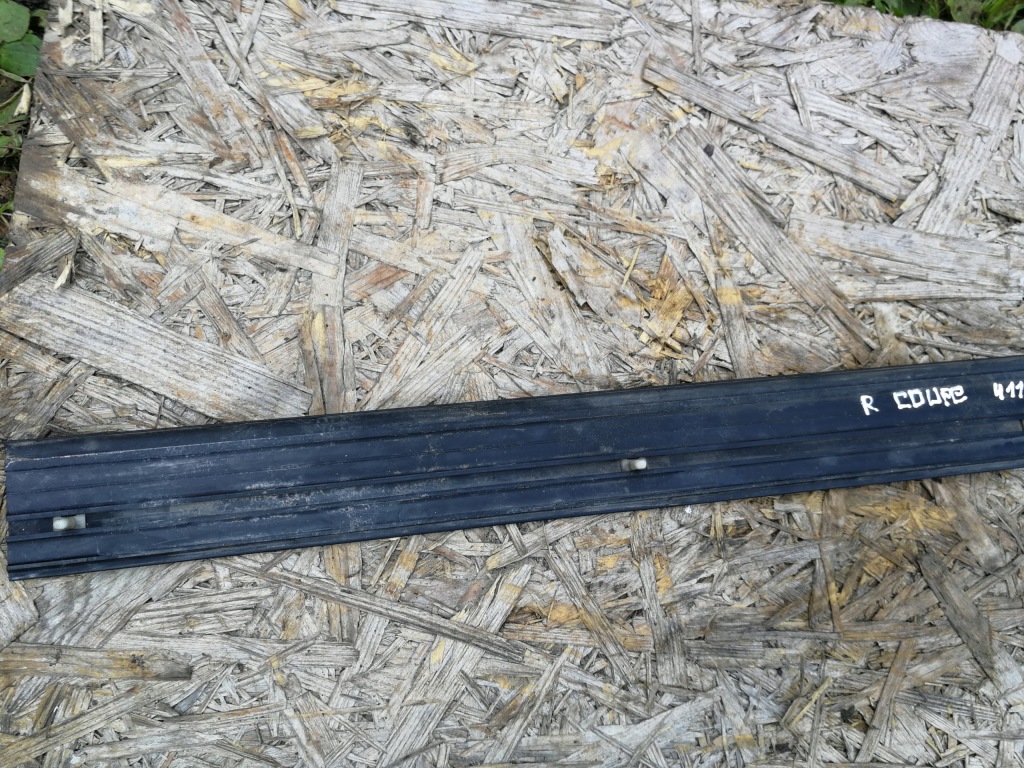 Молдинг правый  купе bmw e30 в Украине